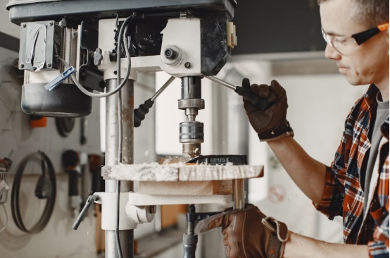 Comparing Aluminum CNC Machining vs. Steel for Precision Engineering